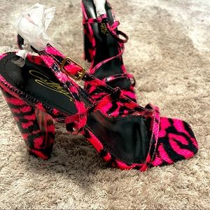 Brand new size 8 block heels